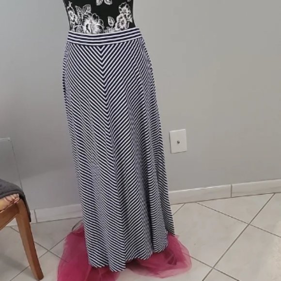 𝅺NWT Loft - Picture 1 of 1